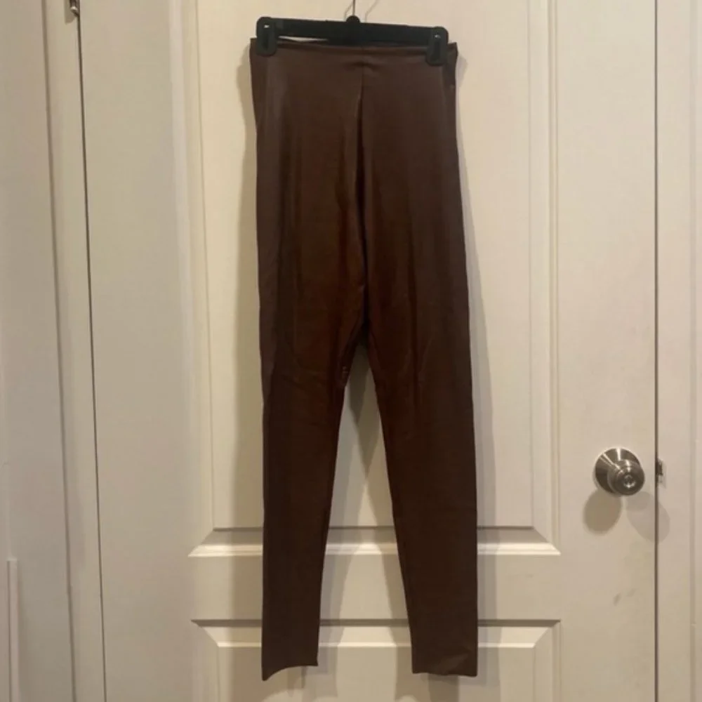 Commando Faux Leather Leggings in Color Oxeblood - Picture 6 of 7